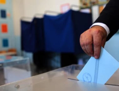 Public Issue: Καταρρέουν τα ποσοστά της κυβέρνησης - 6ος στη δημοφιλία των πολιτικών αρχηγών ο Αλέξης Τσίπρας (φωτό)